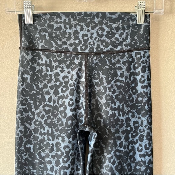 Zyia Stone Leopard Scrunchy Light n Luxe Leggings Blue Highrise Size 2 - Picture 5 of 11